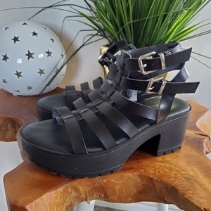 !LAST CHANCE! Torrid chunky heel